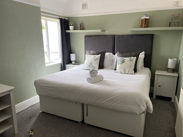 Triple Room, Shared Bathroom | 1 bedroom - Newlyn (Chester)