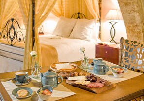 Luxury Suite, Fireplace (Archontico) - Oinoessa Traditional Boutique Houses (Lofou)