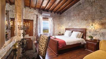 Luxury Suite, Fireplace (Thea Suite)