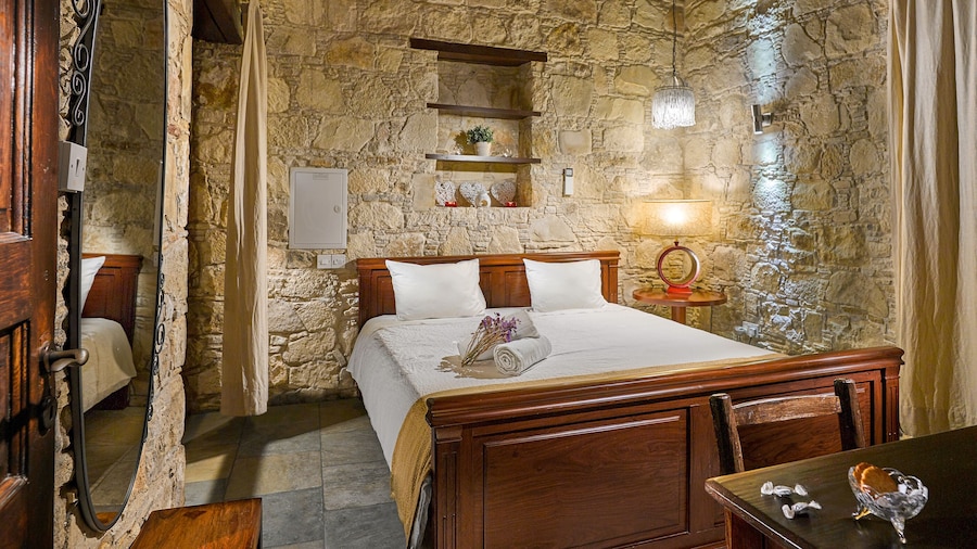 Oinoessa Traditional Boutique Houses