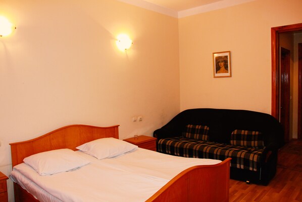 Premium bedding, in-room safe, desk, soundproofing