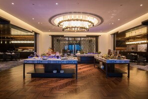 2 restaurants, breakfast, lunch, dinner served; Chinese cuisine - Yagu Resort Hangzhou (Hangzhou)