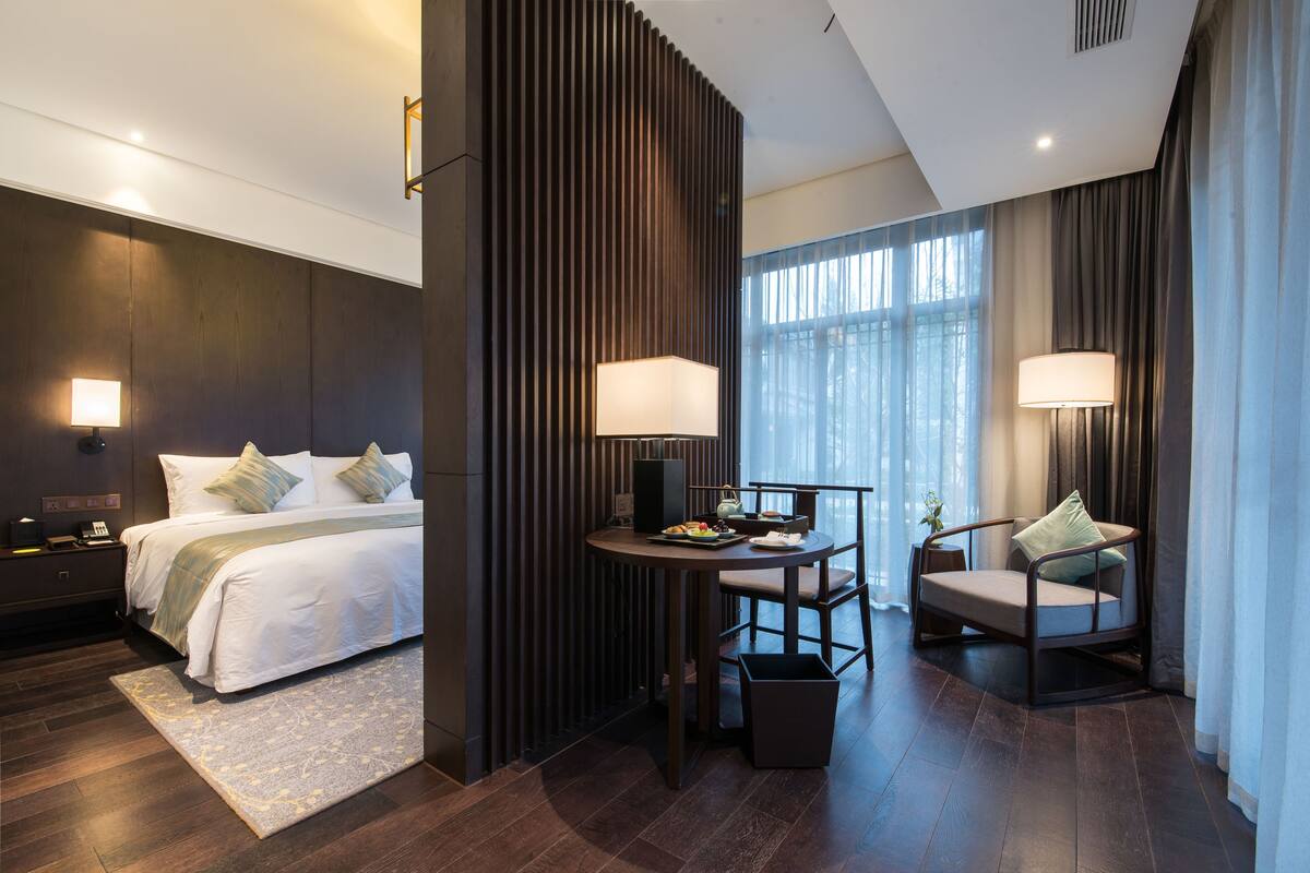 Grand kamer | Luxe beddengoed, donsdekens, een gratis minibar, een kluis op de kamer