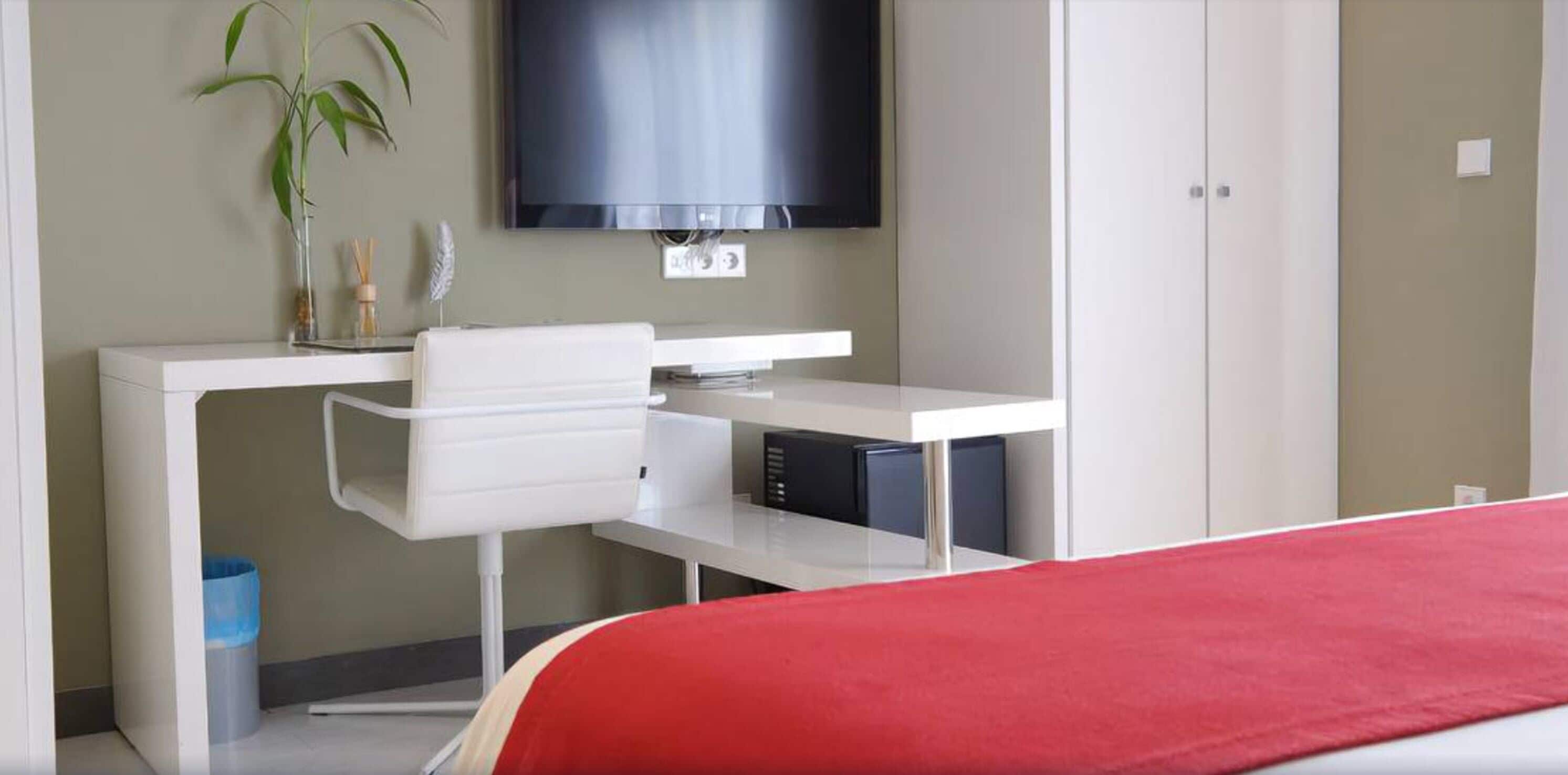 egyptian cotton sheets, premium bedding, memory-foam beds, in-room safe