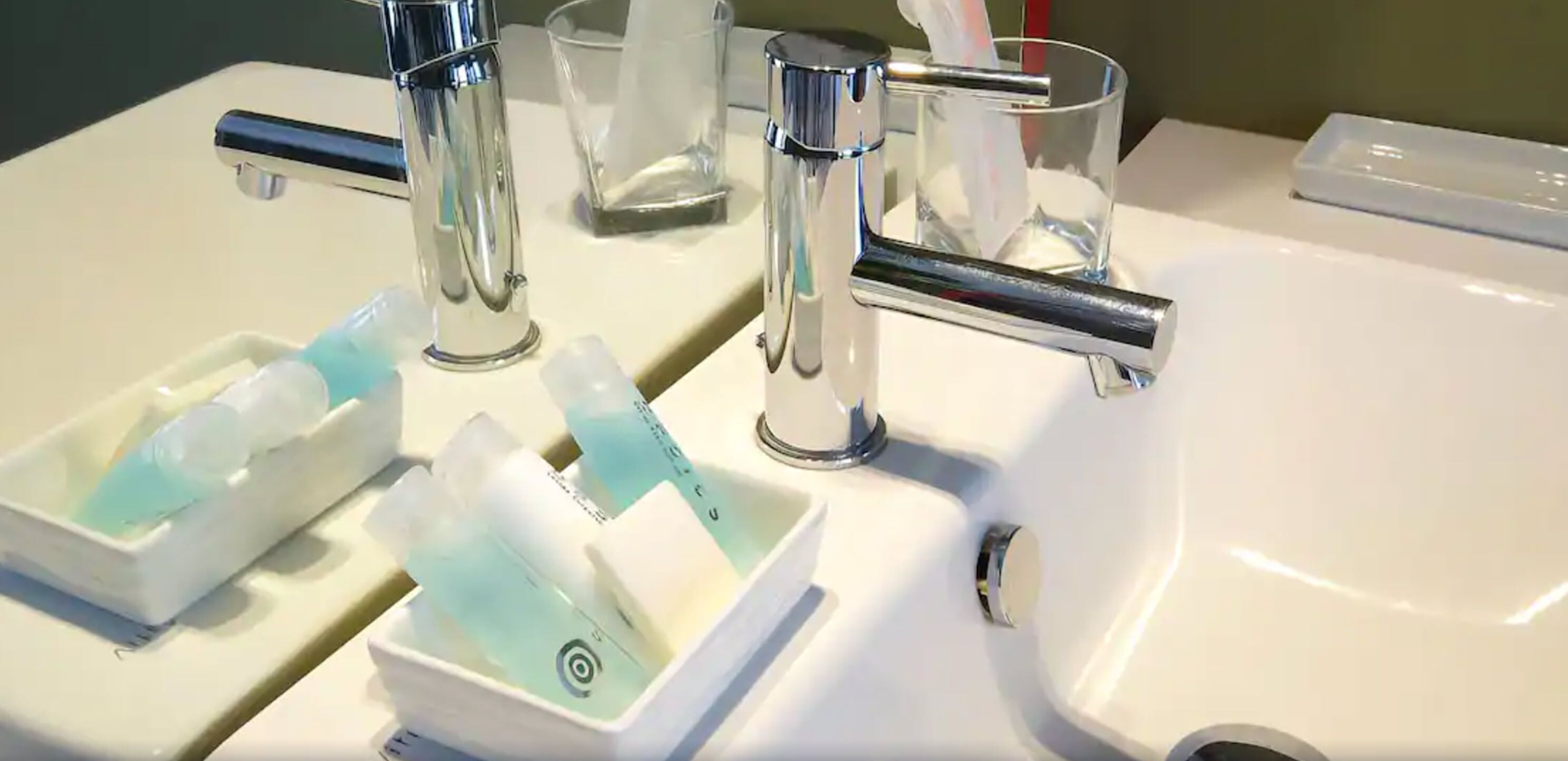 luxury suite | bathroom amenities | free toiletries, hair dryer, towels