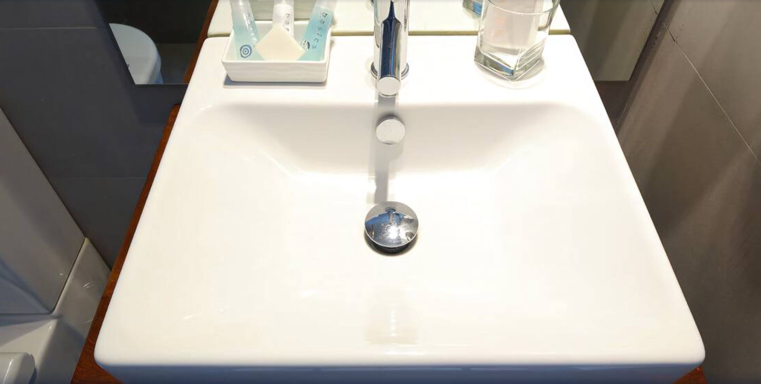 junior double room | bathroom sink