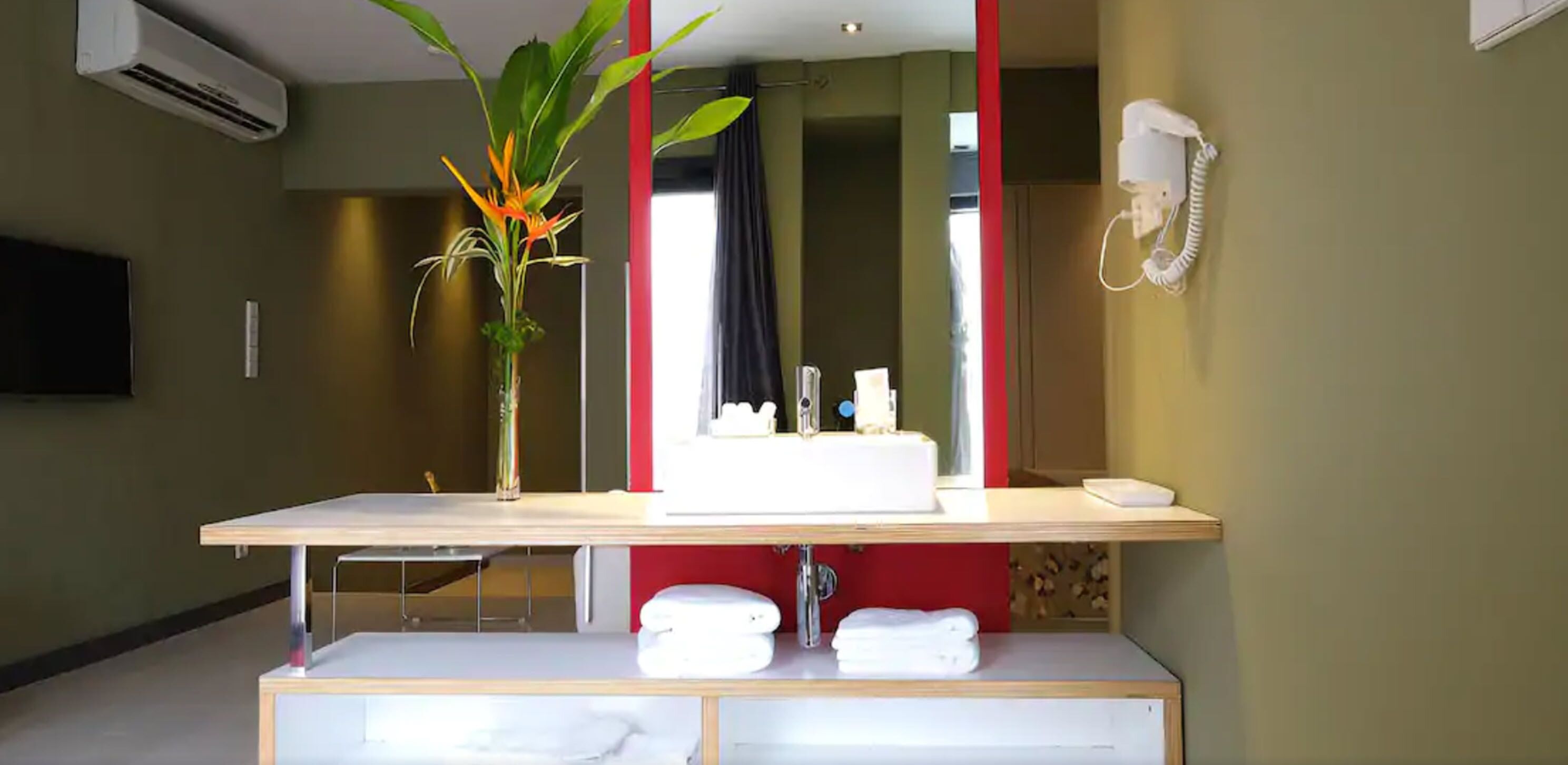 luxury suite | bathroom sink