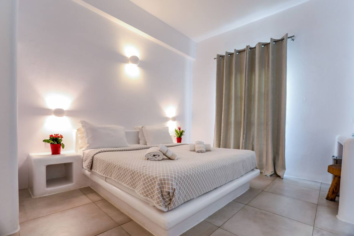 deluxe double room | 1 bedroom, iron/ironing board, free cots/infant beds, free wifi