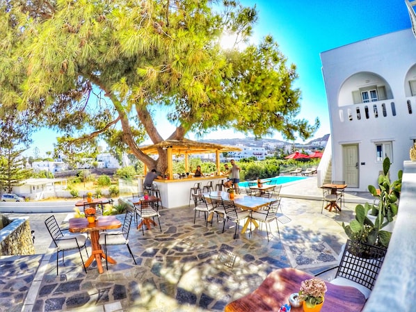 Poolside bar