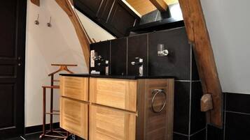 Superior Double Room, Private Bathroom, River View (Chambre Sequoia) | Bathroom | Free toiletries, hair dryer, towels, soap