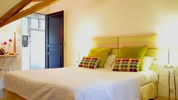 Habitación doble superior, baño privado, vista al río (Chambre Tilleul) | 1 habitación, edredón, camas Select Comfort y decoración personalizada