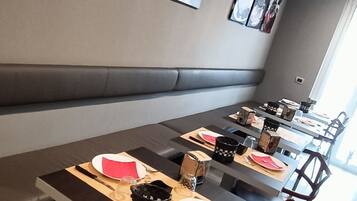 Télévision à écran plat de 42 pouces avec chaßnes numériques, télévision