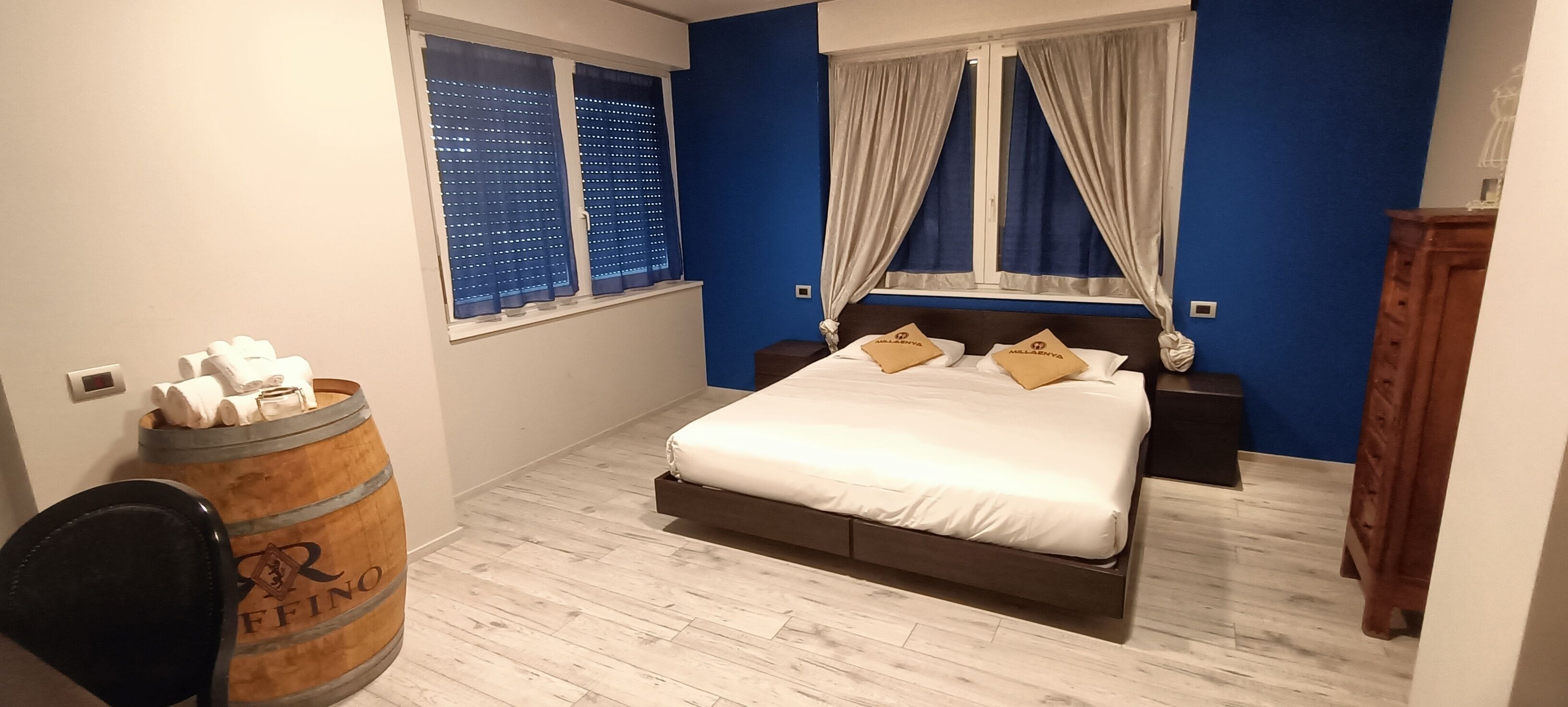 Double Room | In-room safe, desk, free WiFi