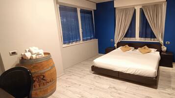 Chambre Double | Coffres-forts dans les chambres, bureau, Wi-Fi gratuit