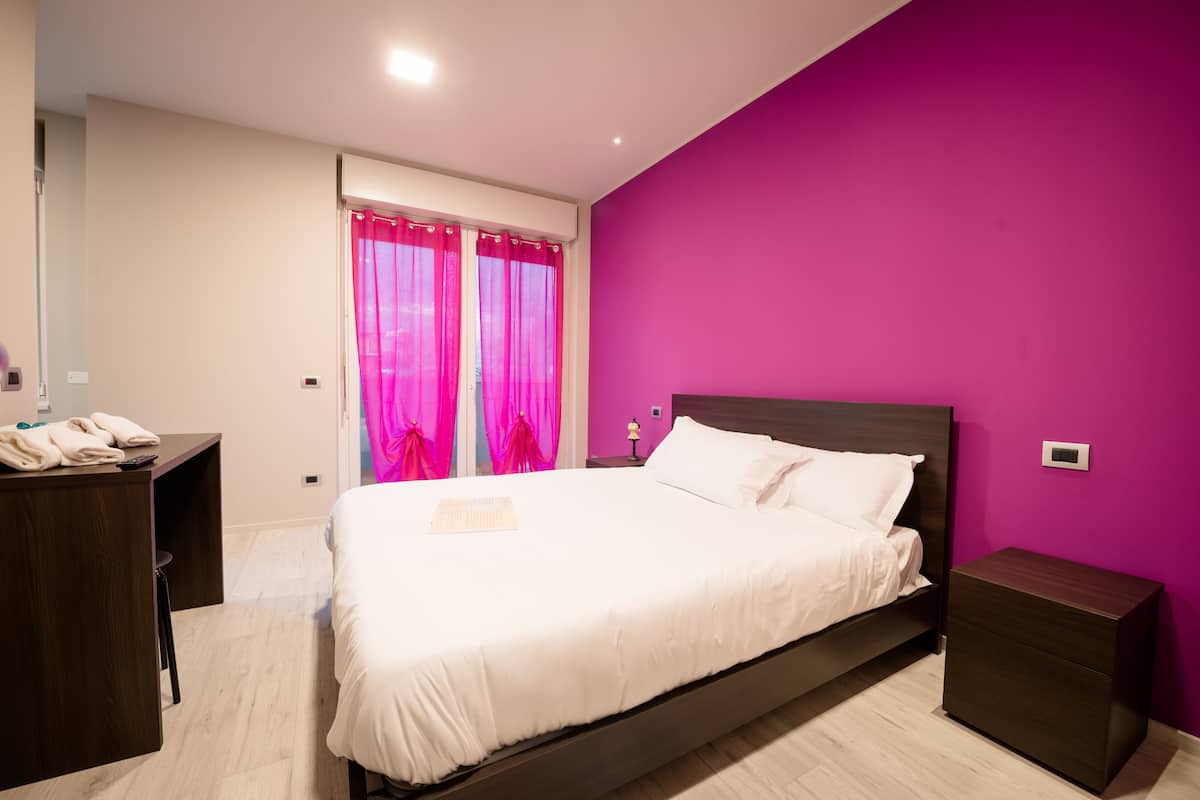 Double Room, 1 Double Bed | In-room safe, desk, WiFi (free)