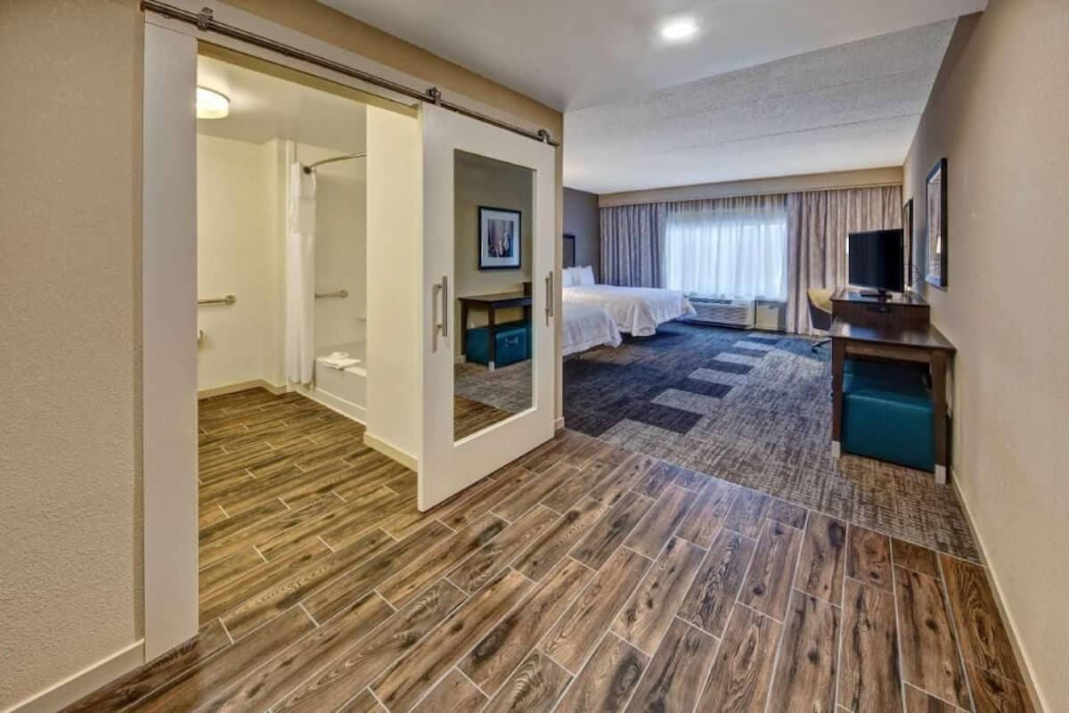 In-room safe, desk, iron/ironing board, WiFi