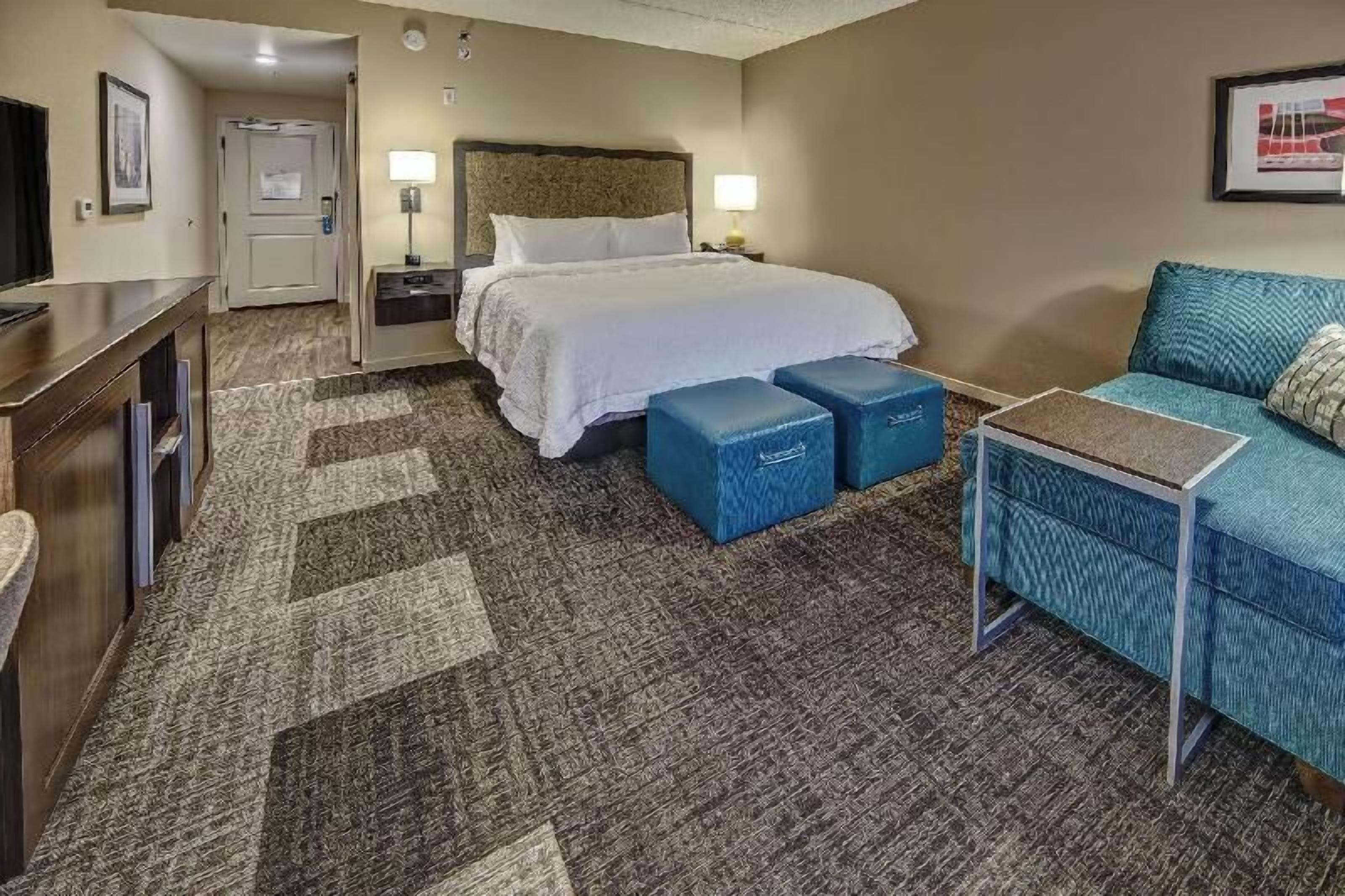 In-room safe, desk, iron/ironing board, WiFi