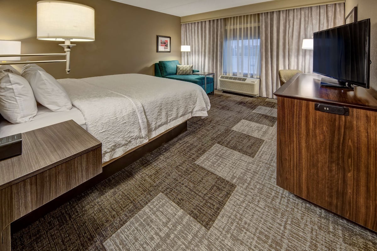 Room, 1 King Bed, Accessible, Non Smoking | In-room safe, desk, iron/ironing board, WiFi