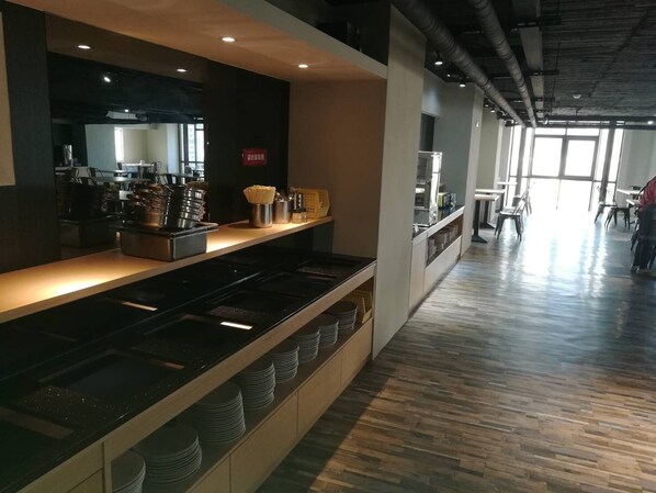 每日付費供應早餐