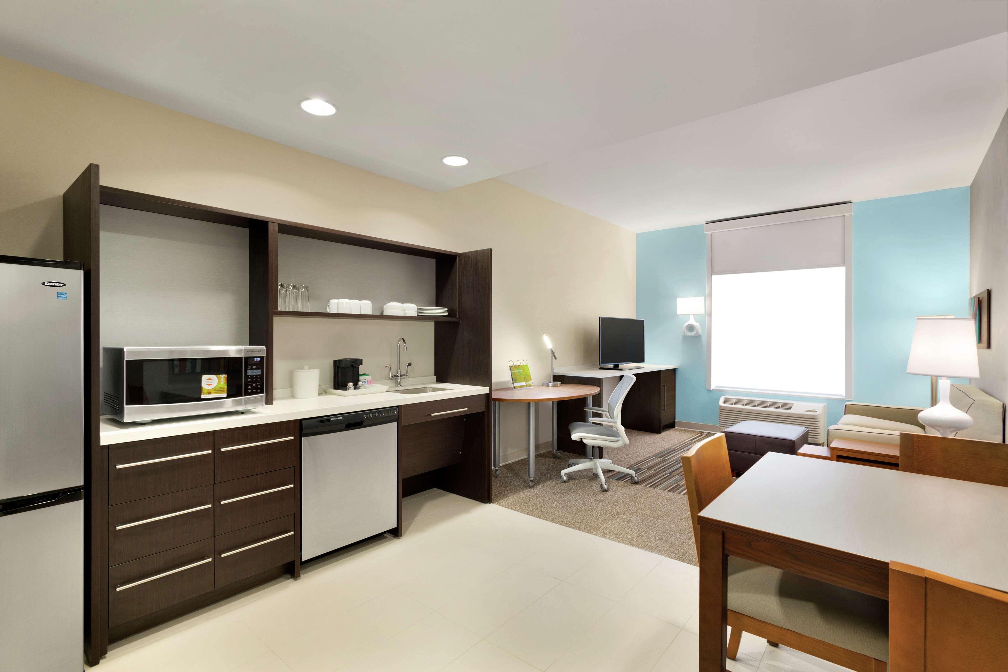 suite, 1 queen bed, accessible (mobility & hearing, roll-in shower) | premium bedding, in-room safe, desk, laptop workspace