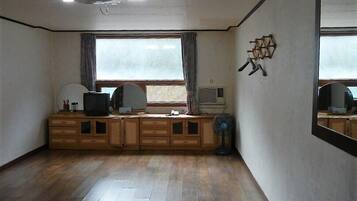 Traditional Room (8-person) | Free minibar, free WiFi