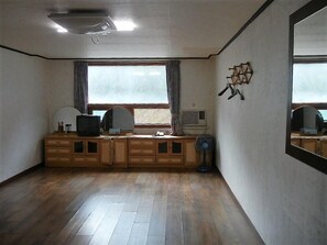 Chambre Tradition (8-person) | Articles gratuits dans le mini-bar, Wi-Fi gratuit