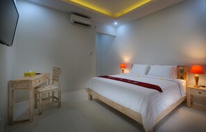 Habitación Deluxe | Caja de seguridad en la habitación y escritorio