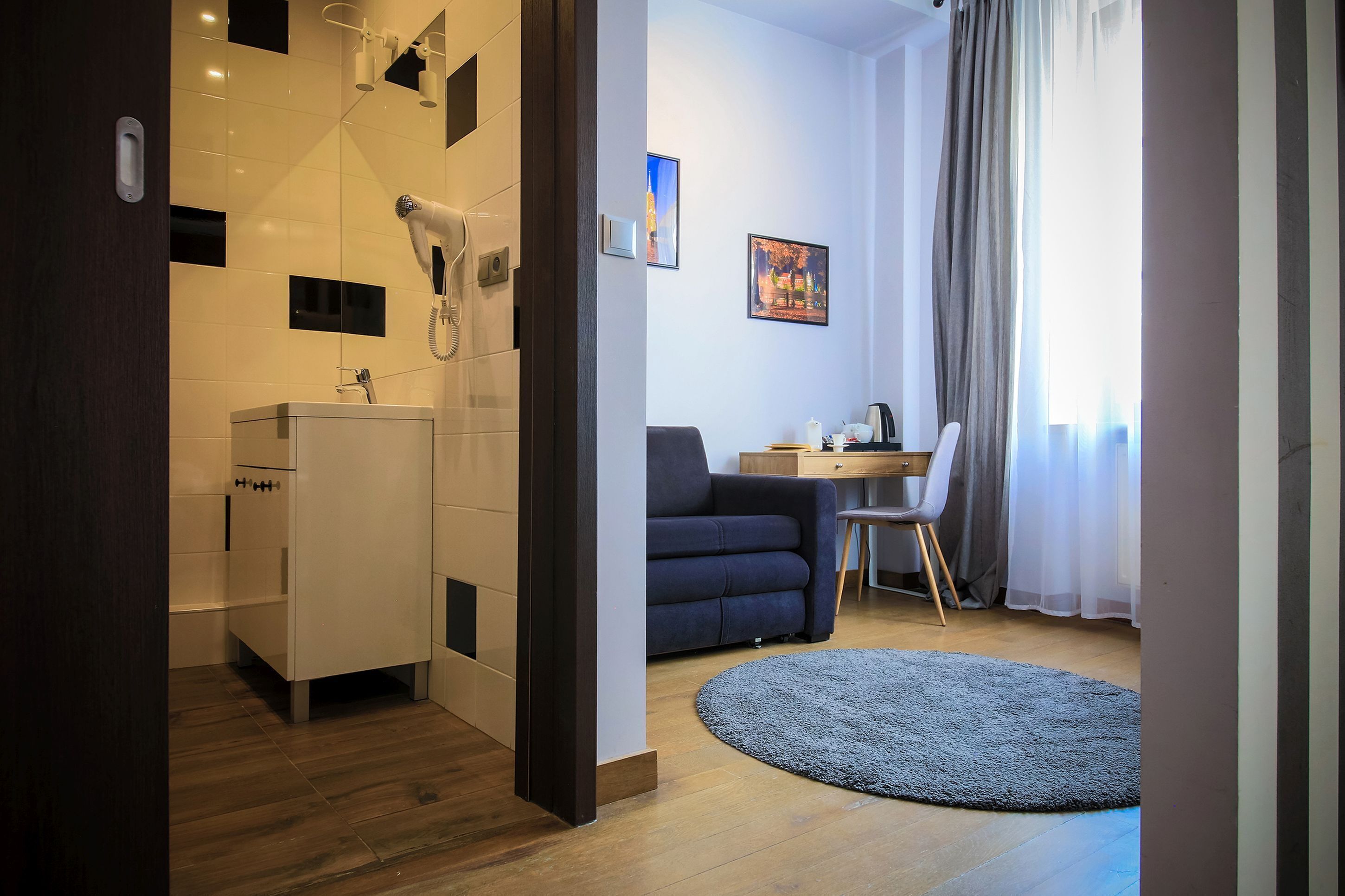 Deluxe Apartment | Living area | Flat-screen TV