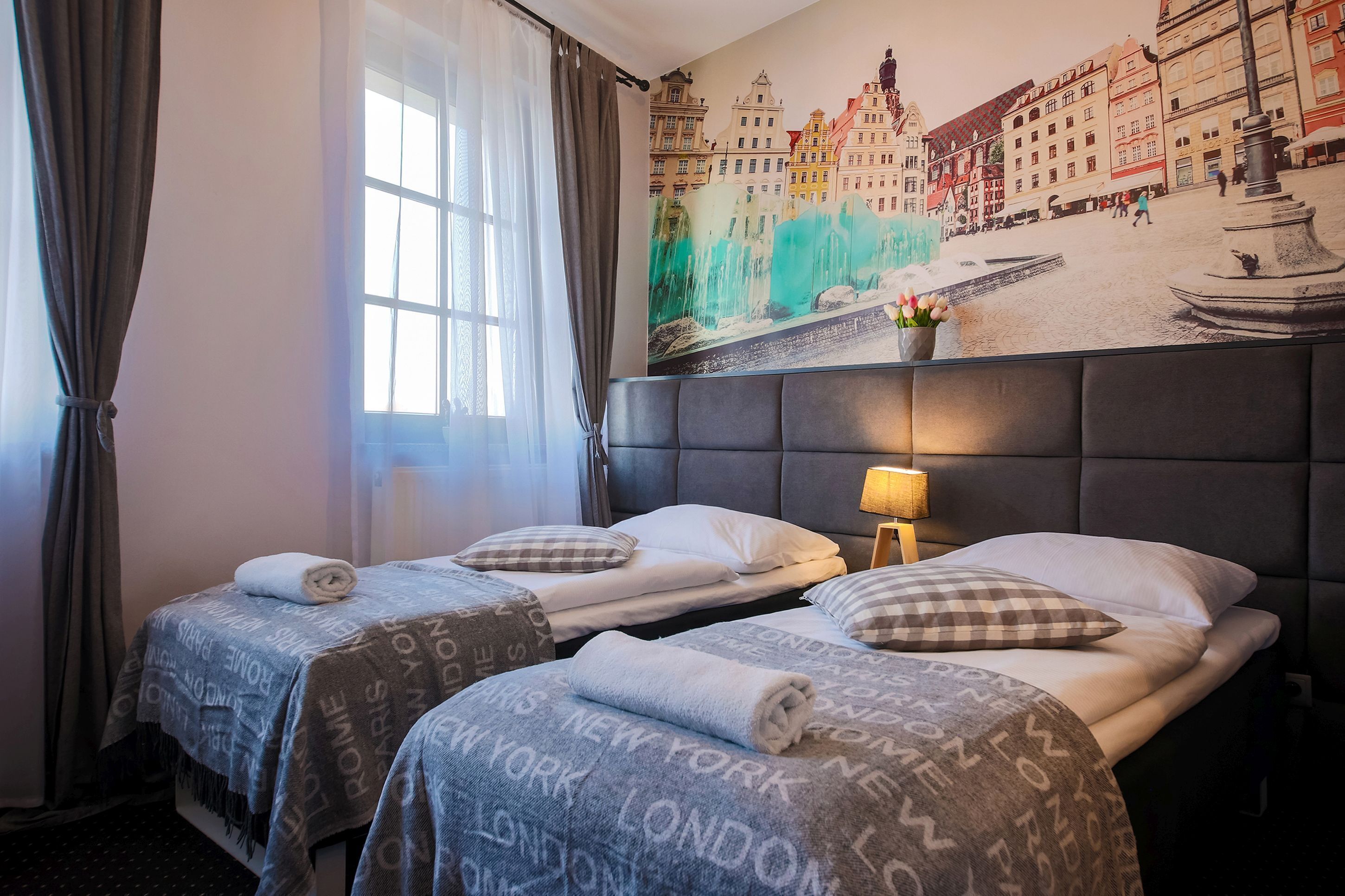 double room | living area | flat-screen tv