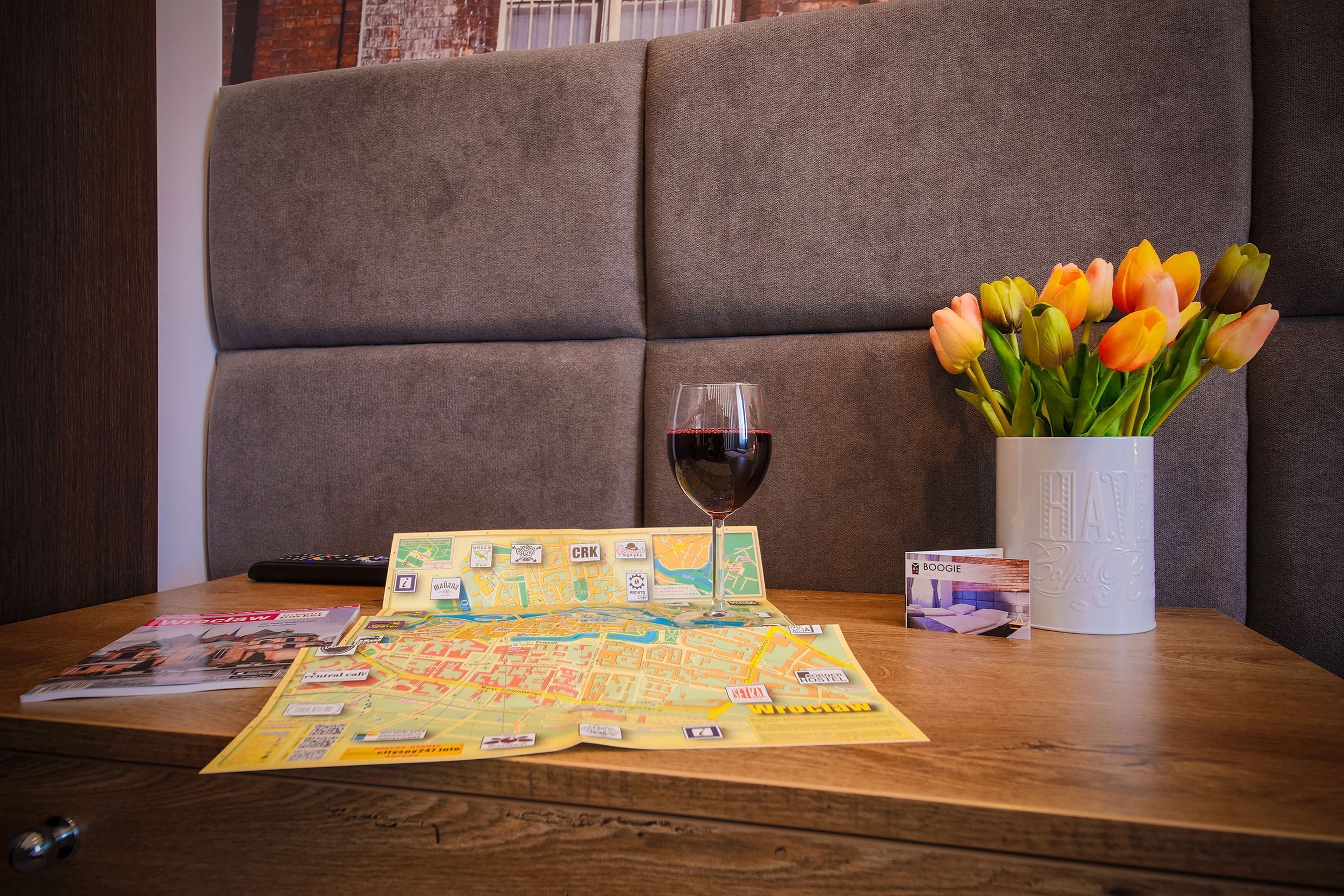 double room | living area | flat-screen tv