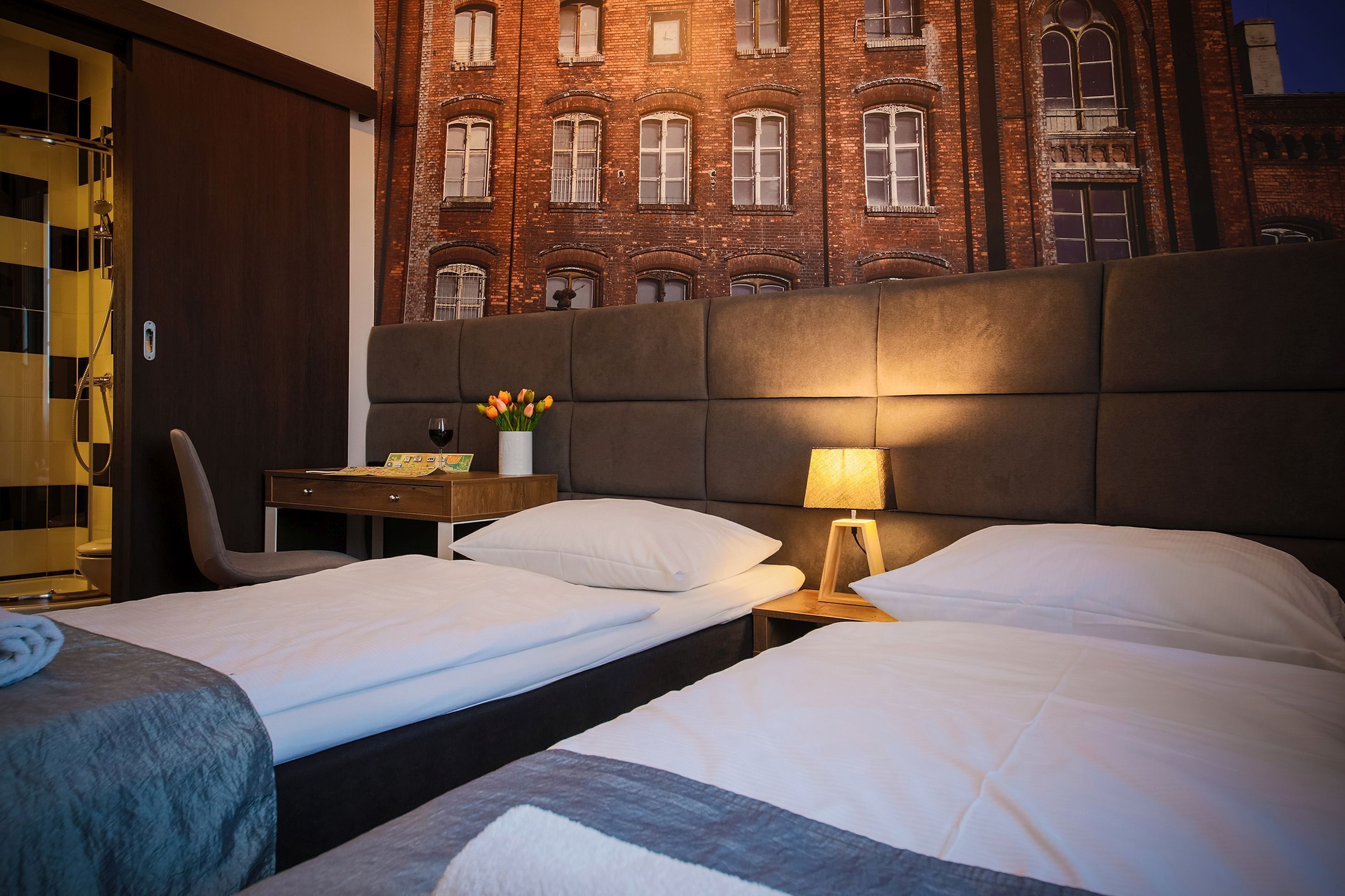 double room | living area | flat-screen tv