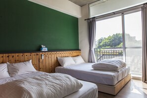 Quadruple Room | Blackout drapes, free WiFi