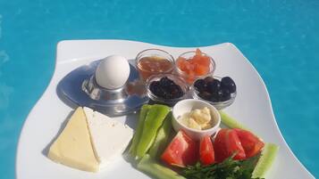 Daily full breakfast (EUR 7 per person)