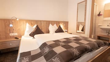 3 bedrooms, hypo-allergenic bedding, in-room safe