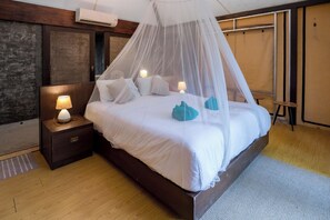 Deluxe Double Room  | 객실 내 금고, 무료 유아용 침대, 간이 침대, 침대 시트