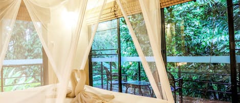 Deluxe Double Room | In-room safe, free cribs/infant beds, rollaway beds, bed sheets