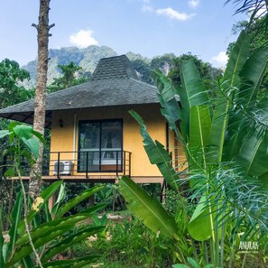 Double Room | In-room safe, free cots/infant beds, rollaway beds, bed sheets - Anurak Community Lodge (Phanom)