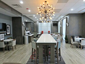 Dining - Hampton Inn by Hilton Detroit Dearborn (Dearborn)