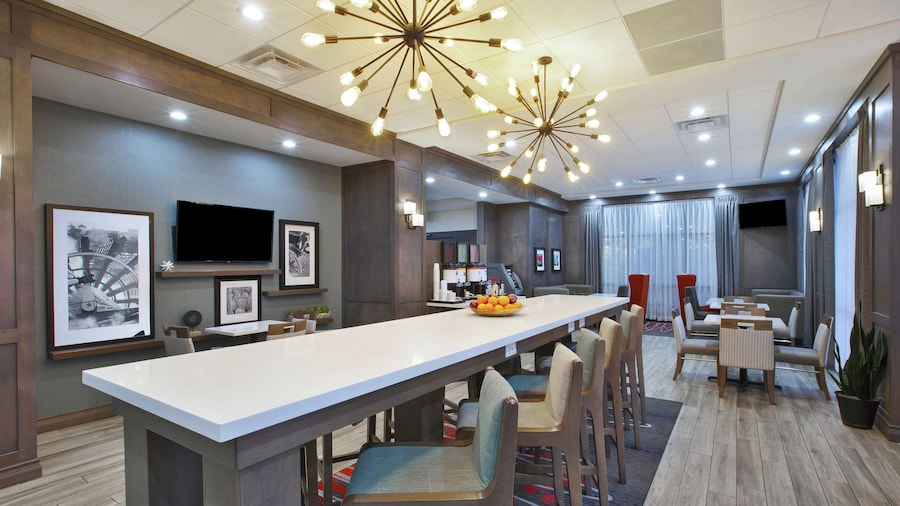 Hampton Inn by Hilton Detroit Dearborn