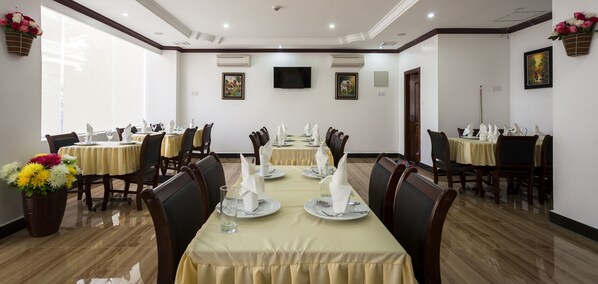 Breakfast, lunch, dinner served; Cambodian cuisine  - The Mou Hotel (Phnom Penh)