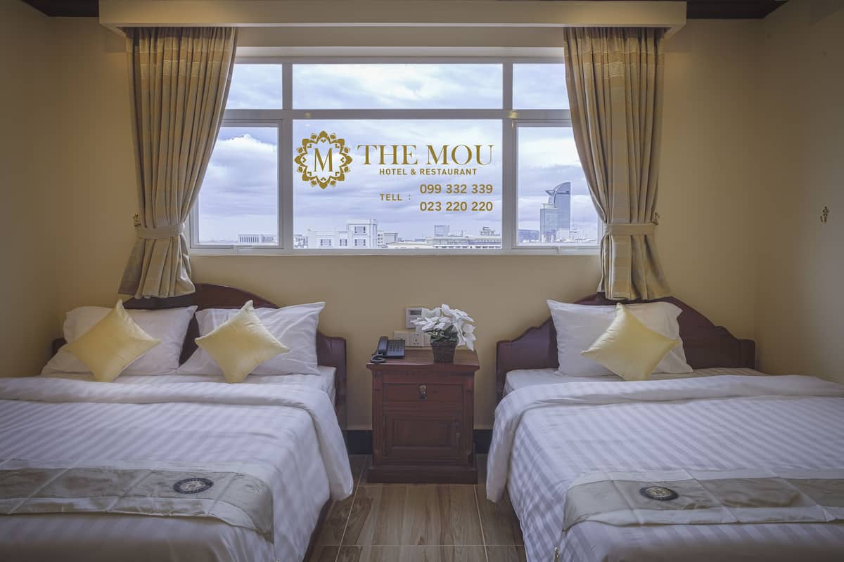 Standard Triple Room | Bar mini, meja, langsir/tirai gelap terus, Wi-fi percuma