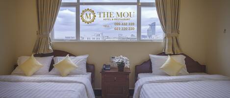 Minibar, escritorio, cortinas blackout y wifi gratis