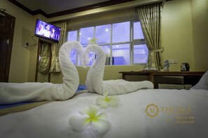 Minibar, desk, blackout curtains, free WiFi - The Mou Hotel (Phnom Penh)