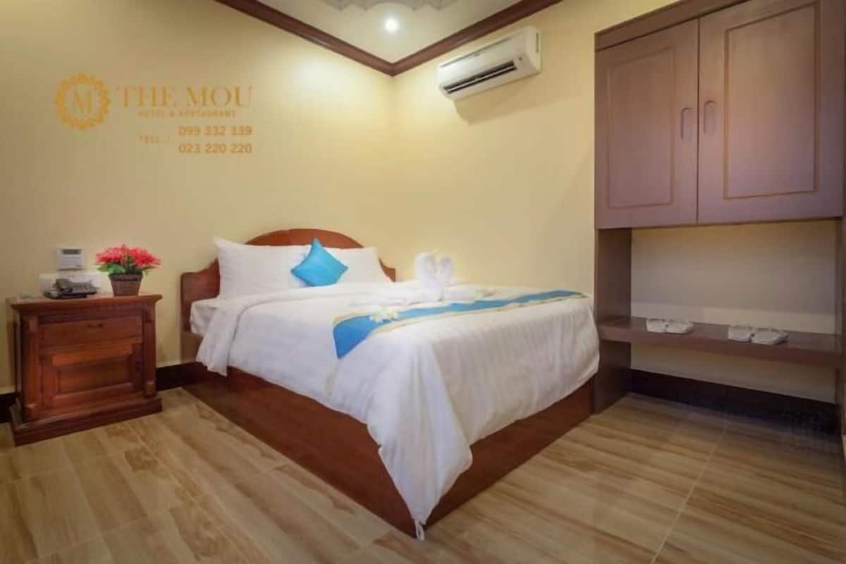 Minibar, escritorio, cortinas opacas y wifi gratis