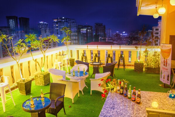 Terrace/patio - The Mou Hotel (Phnom Penh)