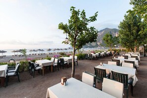 2 Restaurants; Frühstück, Mittagessen und Abendessen werden serviert