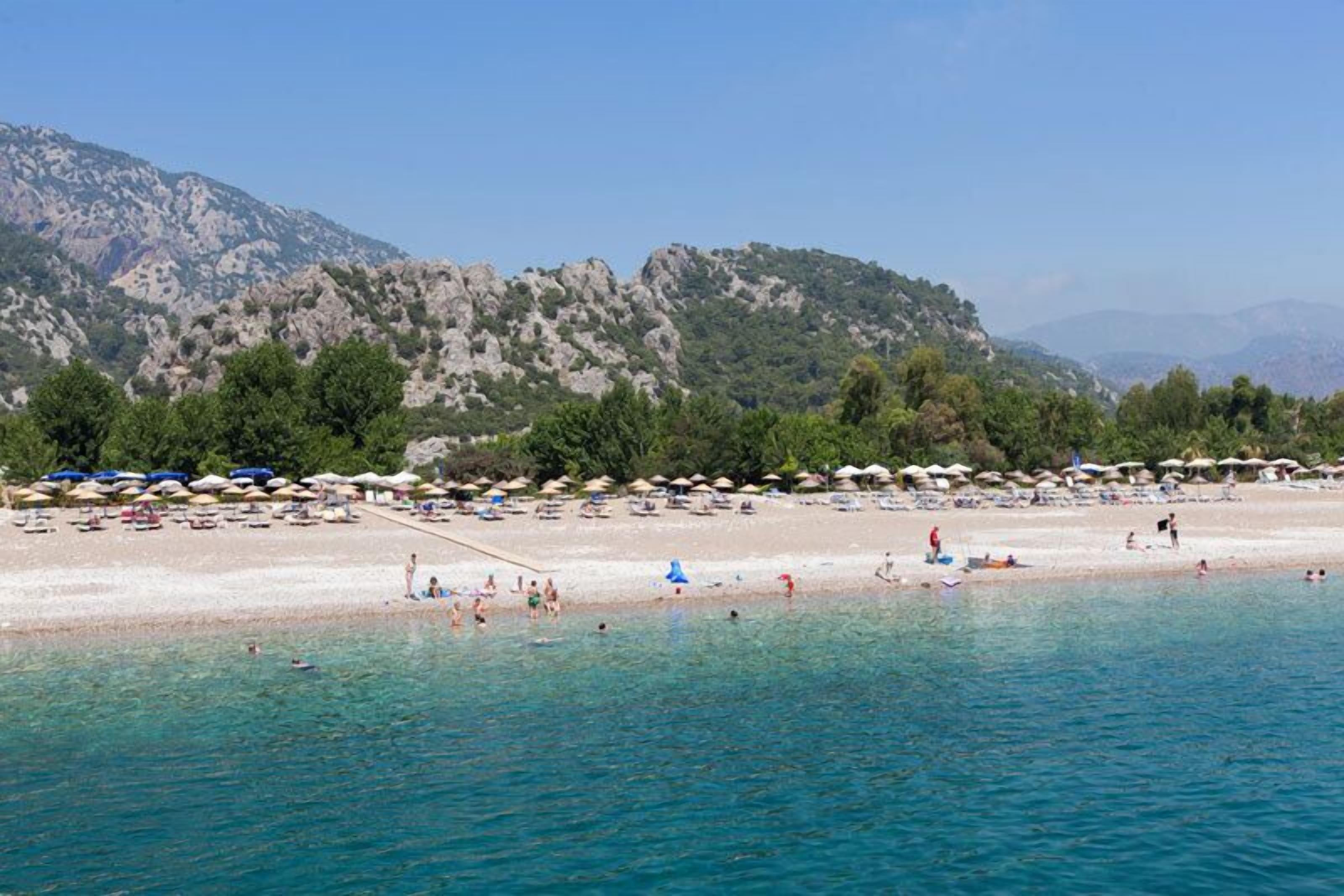 Plage privée à proximité, chaises longues, parasols, bar de plage