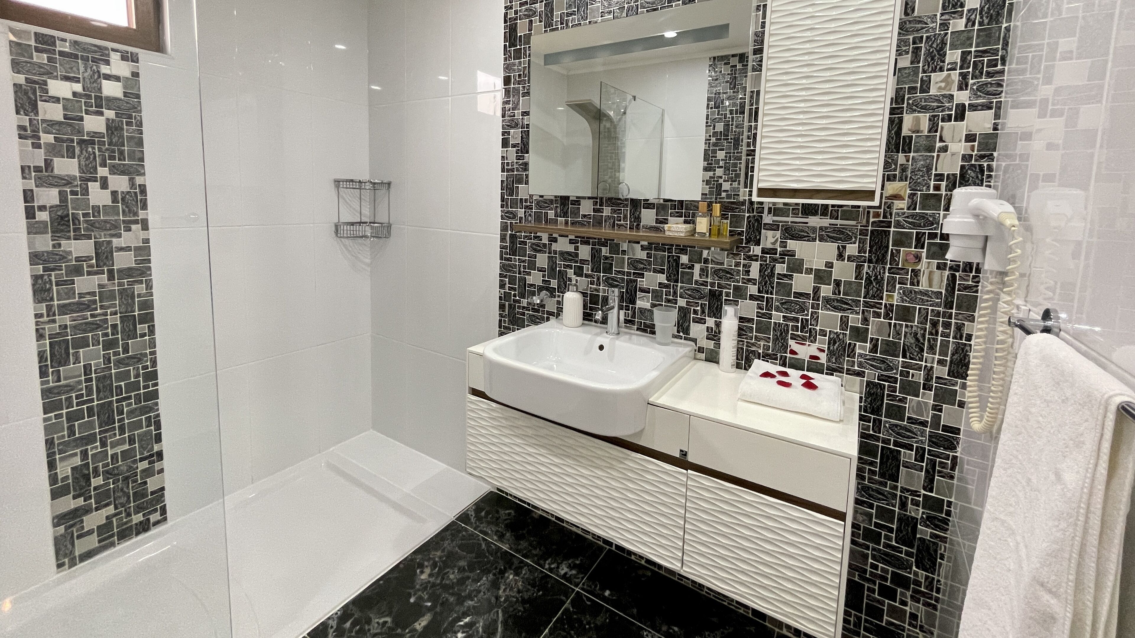 deluxe bungalow | bathroom | shower, hair dryer, towels