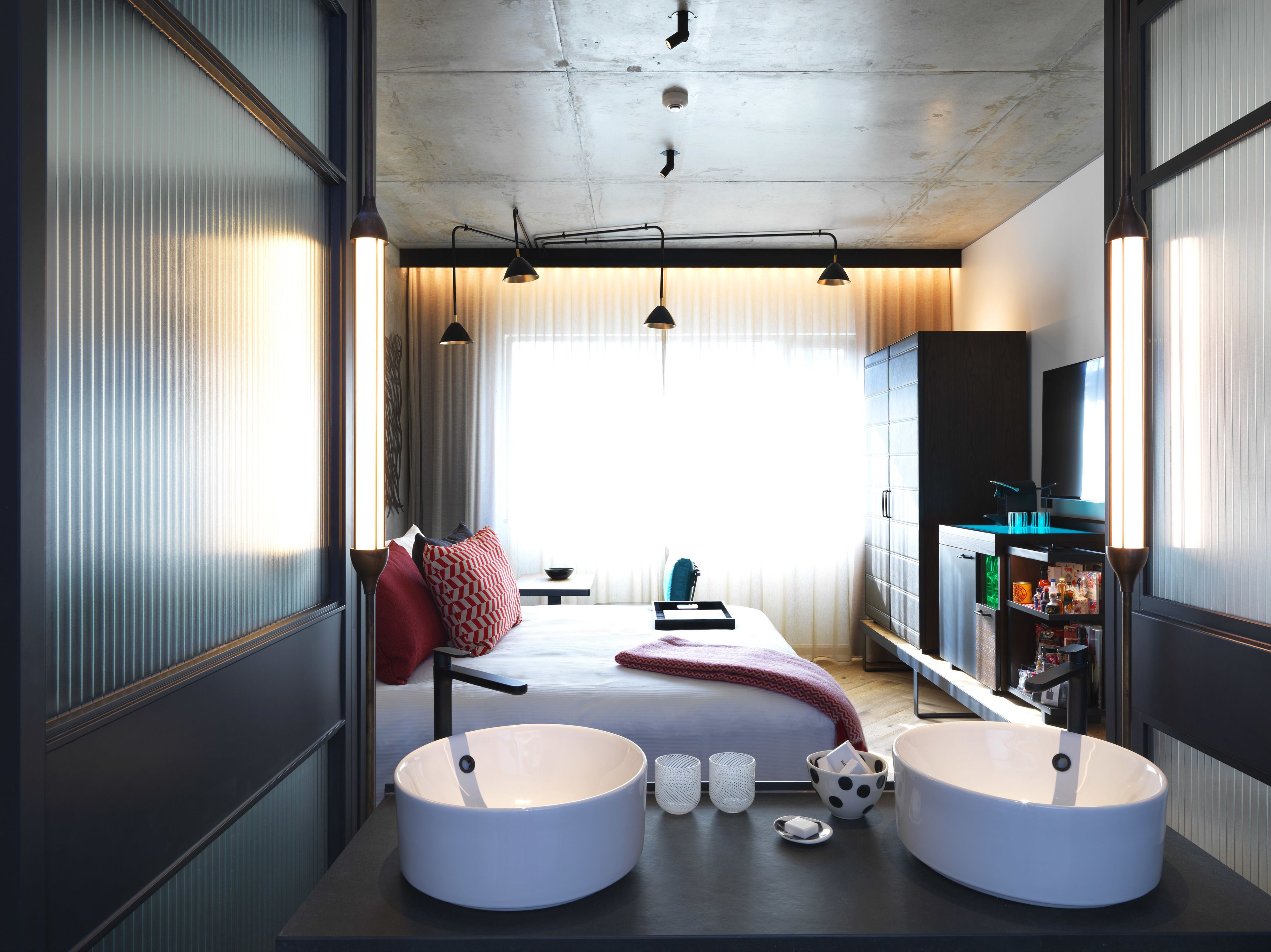 premium bedding, minibar, in-room safe, blackout curtains