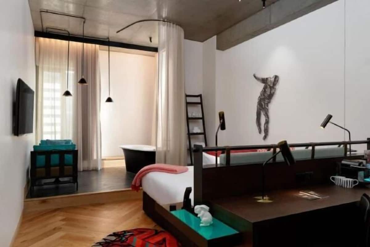 Premium bedding, minibar, in-room safe, blackout curtains